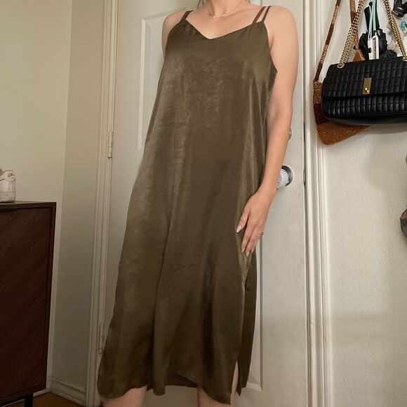 J.o.a Satin‎ V Neck Midi Slip Dress Slit Shimmer Green Medium - Picture 2 of 5